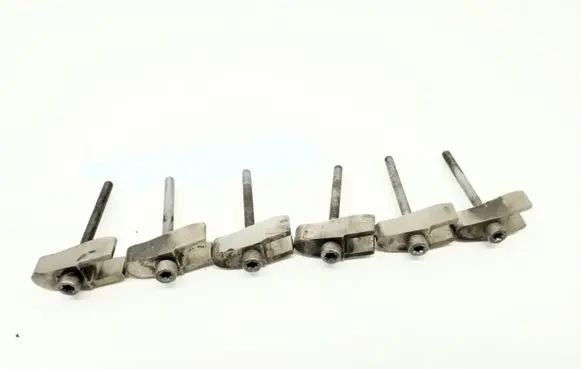 Mercedes-Benz S W220 Fuel Injector clamp holder