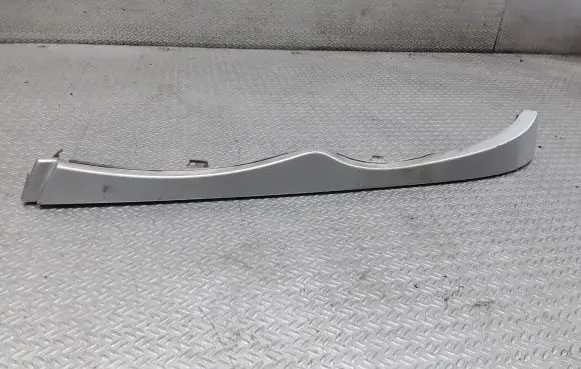 BMW 3 E46 Under headlight/headlamp trim 11460913