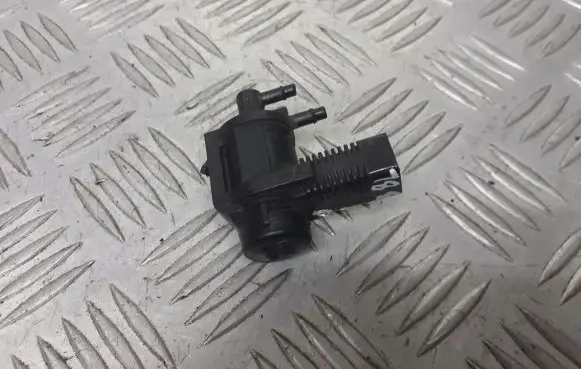 Audi A3 S3 8L Valve vacuum 1J0906283B