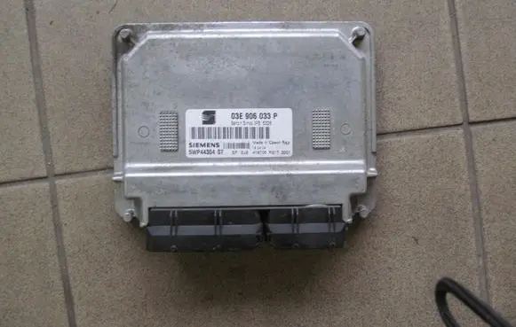 Seat Ibiza III (6L) Engine control unit/module 03E906033P
