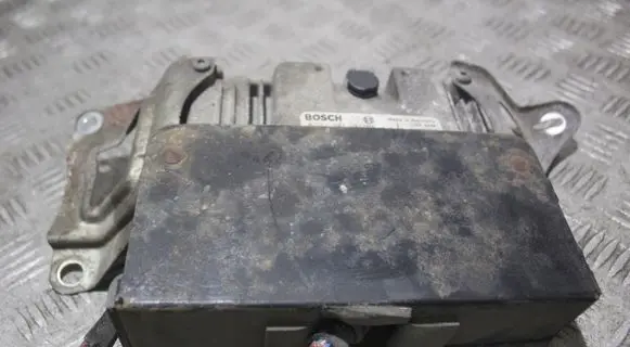 Toyota Yaris Engine control unit/module 0261S07104