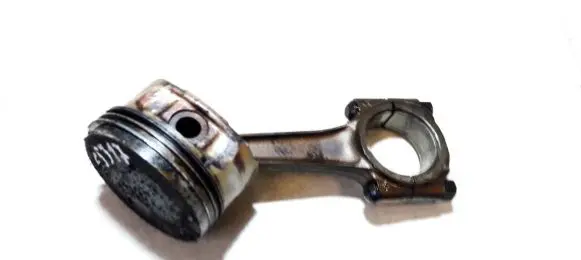 Citroen Xsara Piston with connecting rod