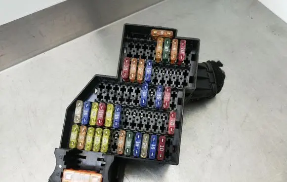 Volkswagen Touareg I Fuse box set 7L0941828