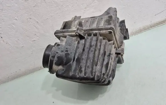 Air filter box