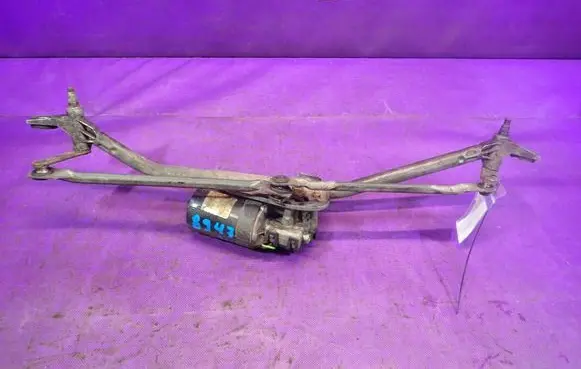 Volkswagen PASSAT B5 Front wiper linkage and motor 