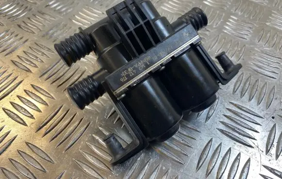 BMW 5 E60 E61 Coolant heater control valve 6927915 1147412176