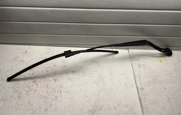 BMW i3 Front wiper blade arm 7322162