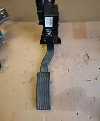 Hyundai i20 (PB PBT) Accelerator throttle pedal 4A700