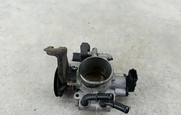 Hyundai i30 Throttle body valve 351002B000