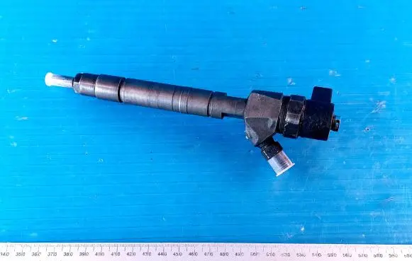 Mercedes-Benz Sprinter W901 W902 W903 W904 Fuel injector A6110700587 3311 8722