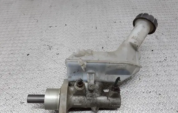 Master brake cylinder