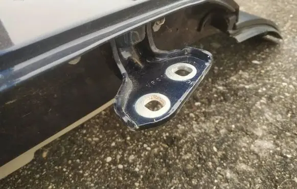 Cadillac CTS Rear door lower hinge