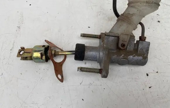 Toyota Corolla E110 Clutch master cylinder