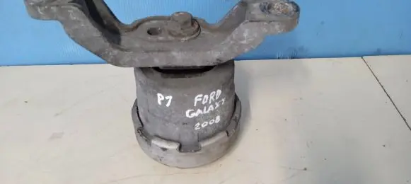 Ford Galaxy Engine mount bracket