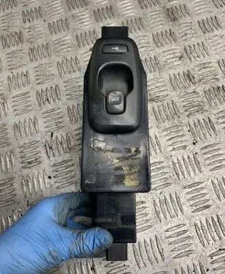 Volvo V70 Electric window control switch 9452961