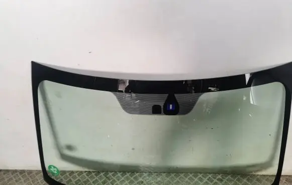 Mitsubishi Outlander Front windscreen/windshield window 
