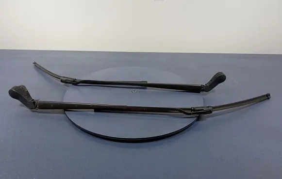 Chrysler Grand Voyager IV Front wiper blade arm