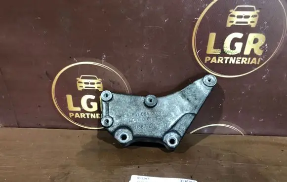 Mercedes-Benz C W204 Engine mounting bracket A6510940039