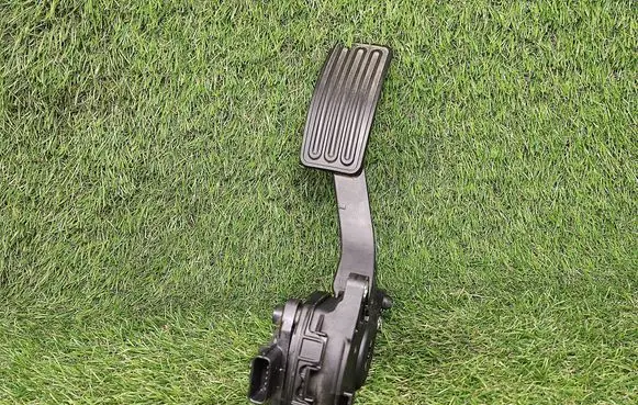 Nissan Pathfinder R52 Accelerator throttle pedal 180023JA3B 6PV93410103