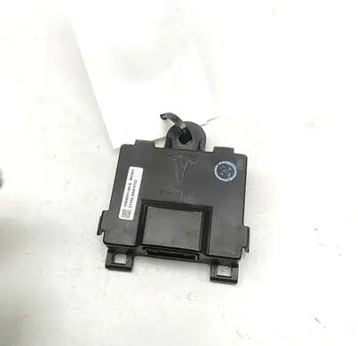 Tesla Model S Other devices 106965100D