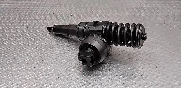 Volkswagen PASSAT B5.5 Fuel injector 038130073BA