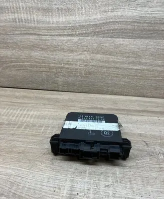 Mercedes-Benz E W210 Door control unit/module 2108207526