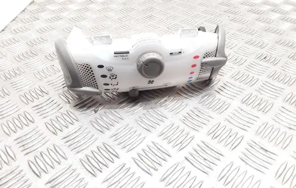 Toyota Aygo AB10 Climate control unit 559000H0040