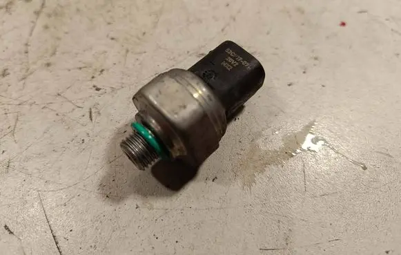 BMW 3 F30 F35 F31 Air conditioning (A/C) pressure sensor 918166401