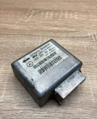 Mercedes-Benz C W202 Airbag control unit/module 0008208026