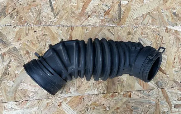 Audi A4 S4 B7 8E 8H Air intake hose/pipe 8e0133356