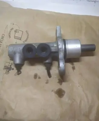 Volkswagen PASSAT B5.5 Master brake cylinder 71973