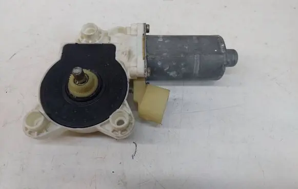 Mercedes-Benz E W211 Front door window regulator motor 2118203042