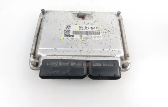 Volkswagen Jetta V Engine control unit/module 0261208553 06A906032QE