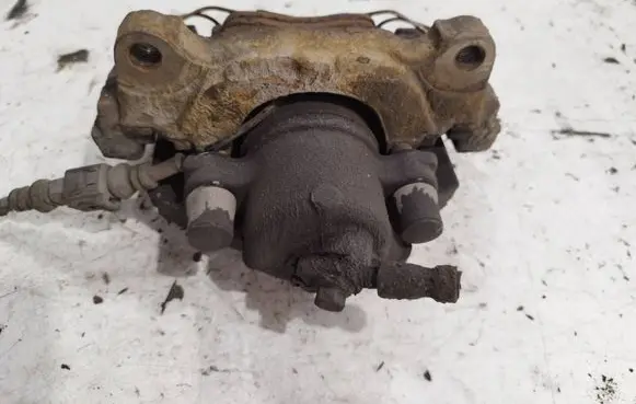 Skoda Octavia Mk2 (1Z) Front brake caliper