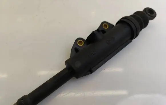 BMW 5 E34 Clutch master cylinder KG1955