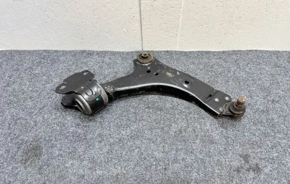 Volvo XC60 Front lower control arm/wishbone