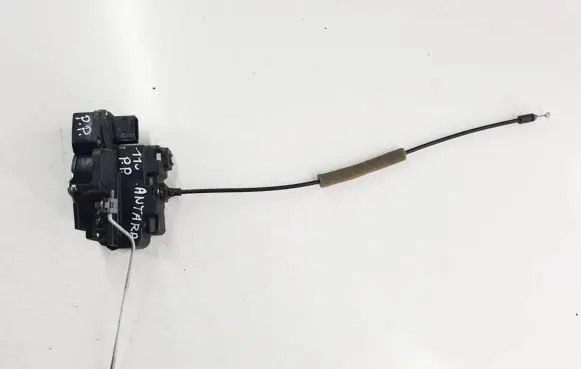 Opel Antara Front door lock