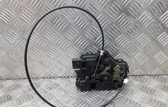 Audi TT Mk1 Front door lock 8N2837016B
