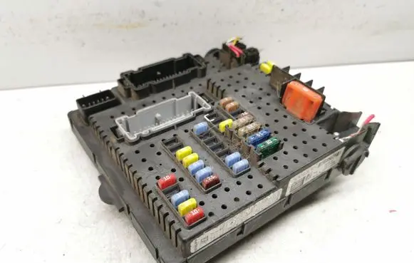 Volvo XC70 Fuse module 3C0937125