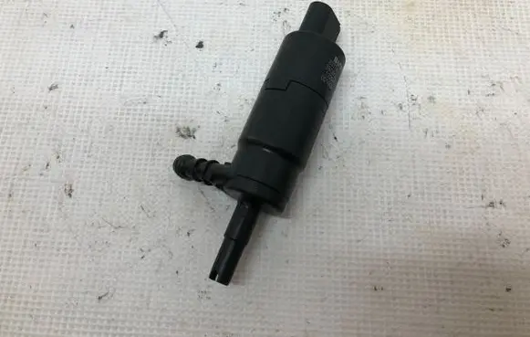 BMW 3 E90 E91 Headlight washer pump 8377430