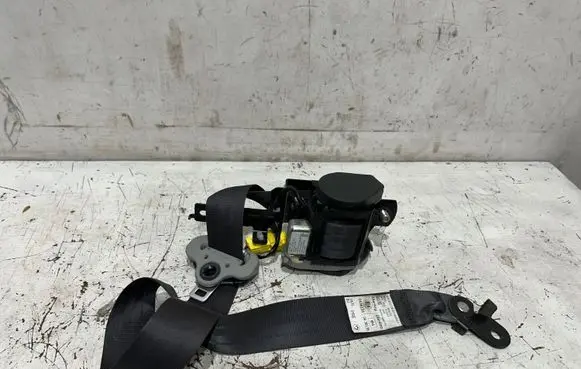 Honda FR-V Front seatbelt 0436135