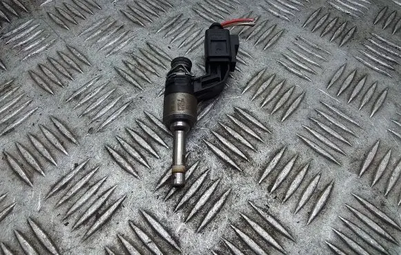 Skoda Octavia Mk2 (1Z) Fuel injector 03C906036M