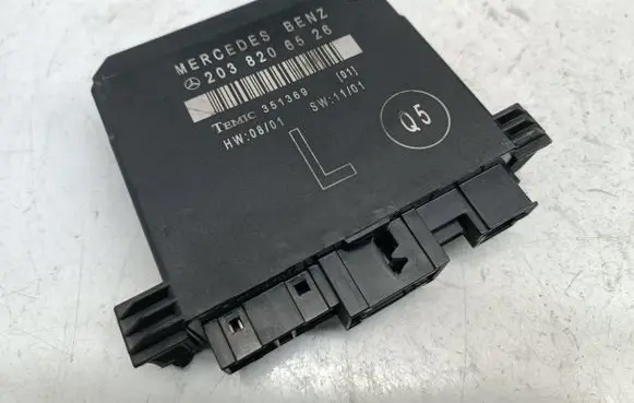 Mercedes-Benz C W203 Door control unit/module 2038206526 351369