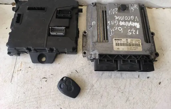 Opel Movano B Engine ECU kit and lock set 237101487R 0281017977 284B18927R