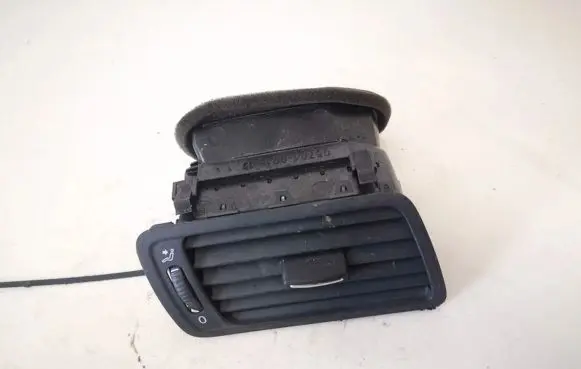 Volkswagen PASSAT B6 Dash center air vent grill 3c1819702e