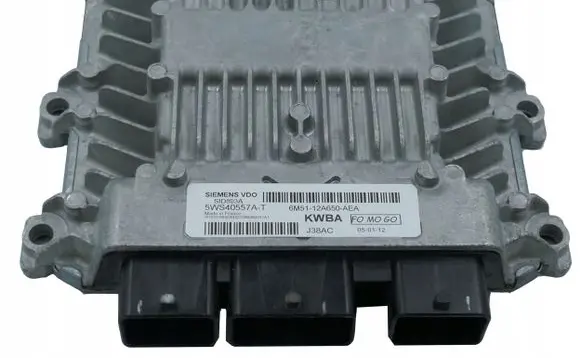Ford Focus Engine control unit/module 6M6112A650AEA KWBA