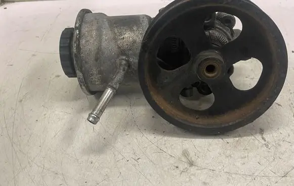Toyota Avensis T250 Power steering pump