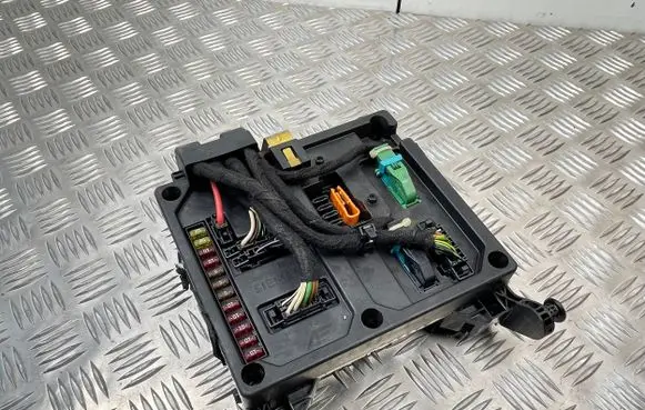 Ford Galaxy Fuse module S110730200D
