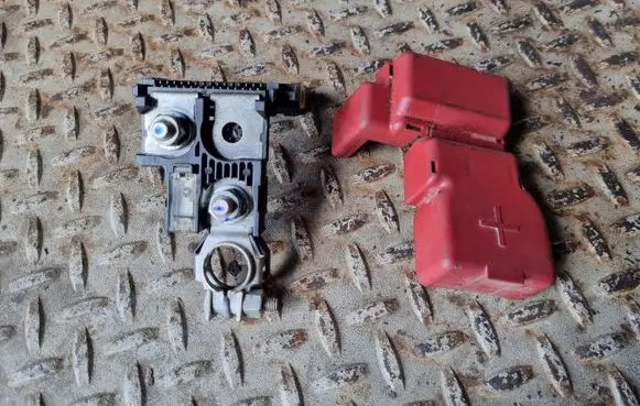 Nissan Juke I F15 Fuse module
