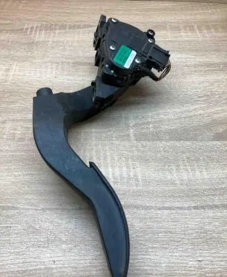 Audi A4 S4 B7 8E 8H Accelerator throttle pedal 8E1721523C 6PV00837505 WithPlug